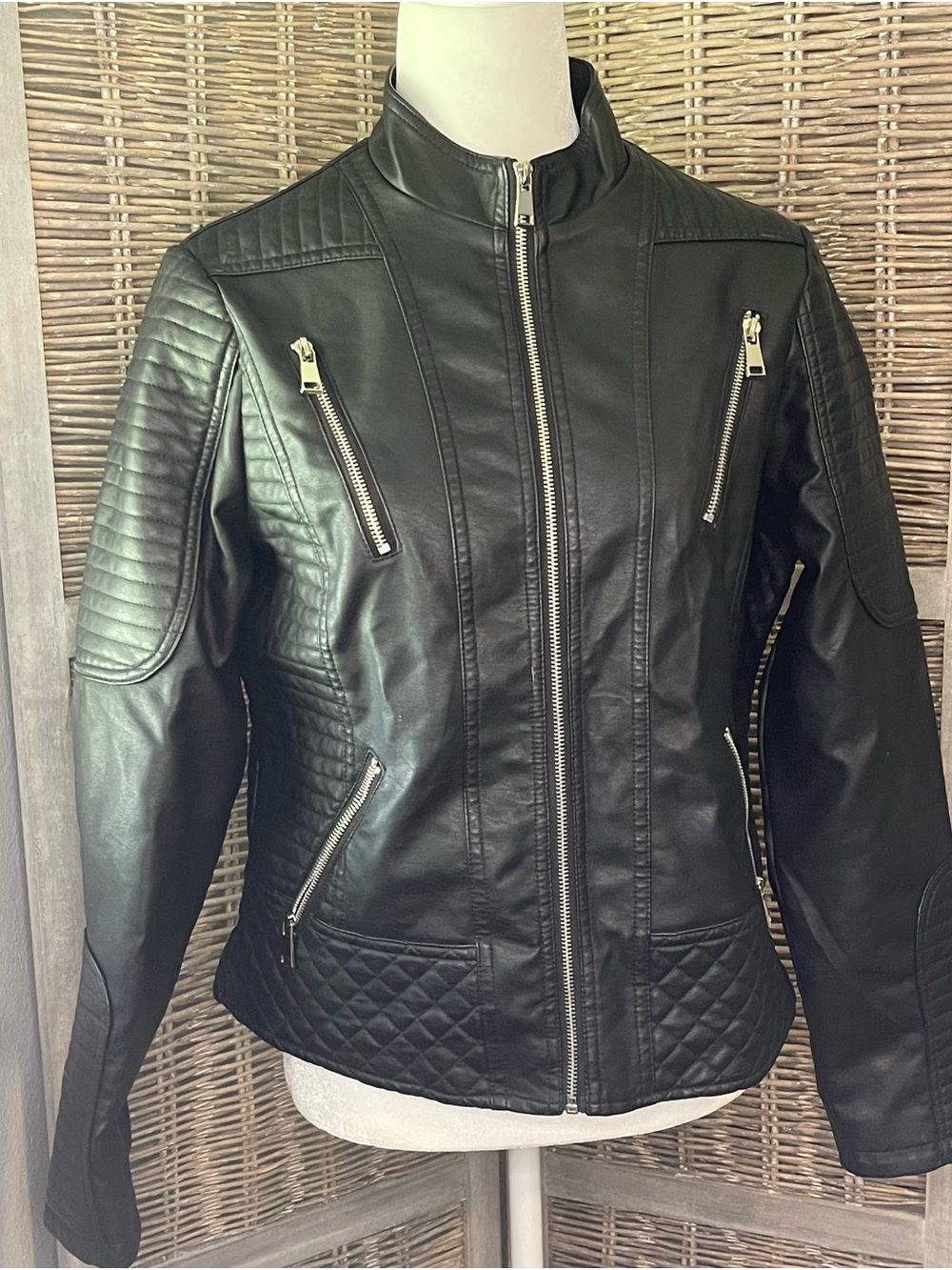 YMI Black Quilted Faux Leather Moto Jacket - Women like new condition sz L (46)